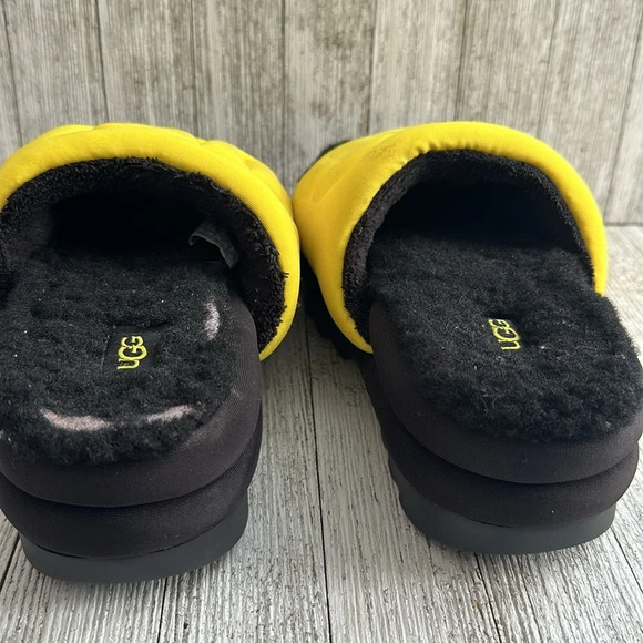 UGG Maxi Graphic Slide Size 6 - Picture 4 of 7